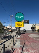 6726 Reseda Blvd, Reseda, CA à louer Photo de l’immeuble– Image 2 sur 8