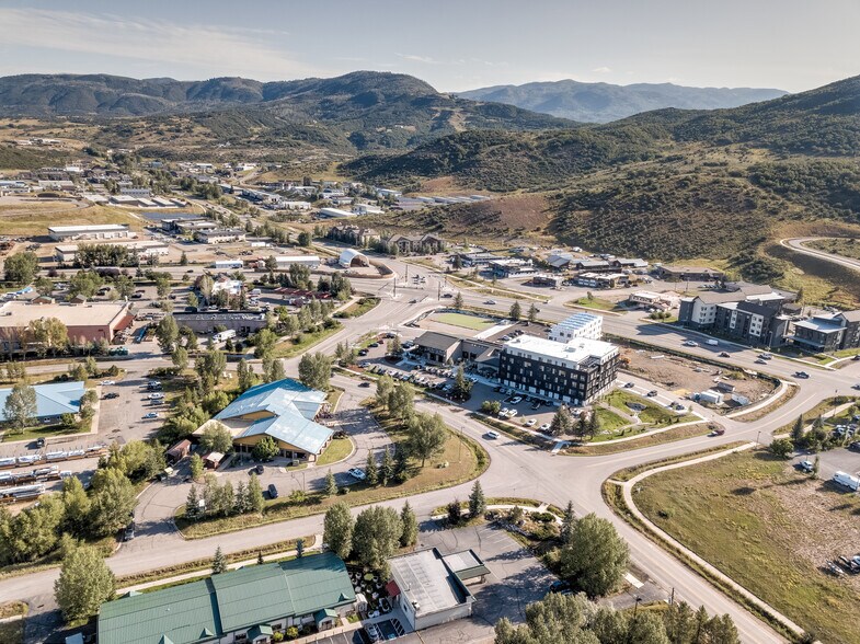 1855 Shield Dr, Steamboat Springs, CO à vendre - Photo de l’immeuble – Image 2 sur 27