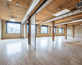 310 Spadina Ave, Toronto, ON à louer Photo intérieure– Image 2 sur 7