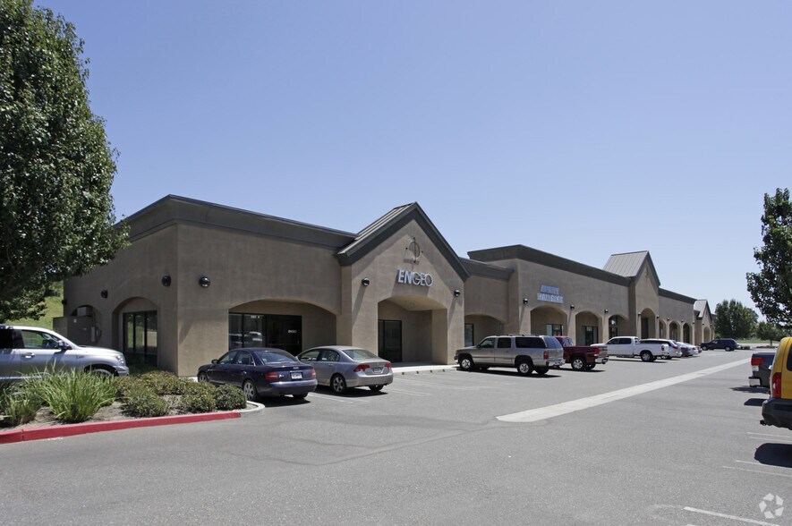 580 N Wilma Ave, Ripon, CA à louer - Photo de l’immeuble – Image 1 sur 10