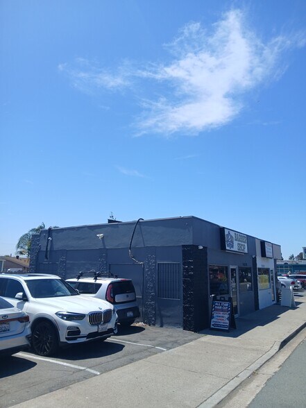 7033-7039 Linda Vista Rd, San Diego, CA à vendre - Photo de l’immeuble – Image 3 sur 8
