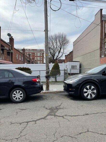 85-34 75th st, Woodhaven, NY à vendre - Photo de l’immeuble – Image 2 sur 3