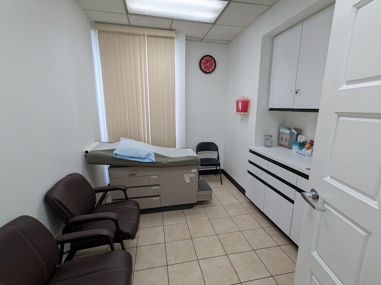 914 W Foothill Blvd, Upland, CA à louer - Photo intérieure – Image 3 sur 5