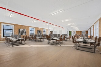 134 Broadway, Brooklyn, NY à louer Photo intérieure– Image 2 sur 6