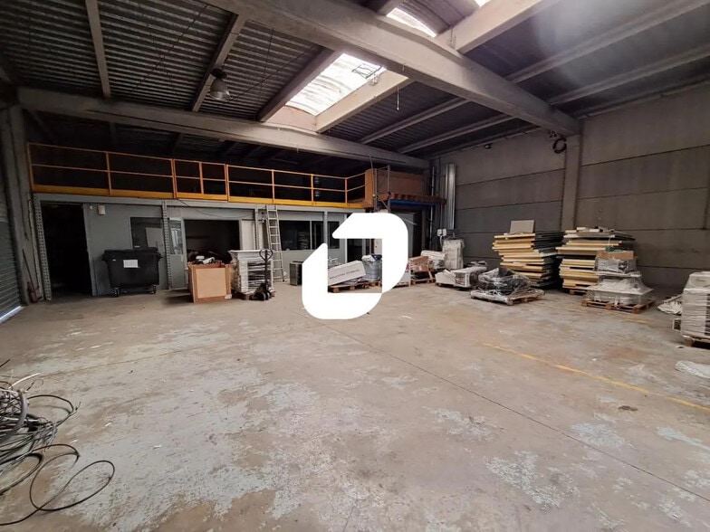 Local d’activités dans Pérenchies à louer - Photo de l’immeuble – Image 2 sur 7