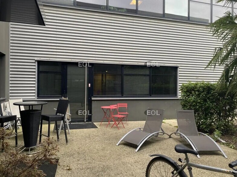 Industriel/Logistique dans Villeneuve-la-Garenne à louer - Photo de l’immeuble – Image 1 sur 5