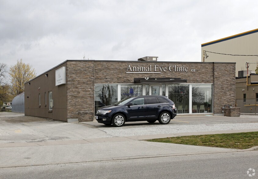 150 Norseman St, Toronto, ON à louer - Photo de l’immeuble – Image 2 sur 2
