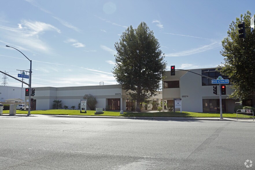 25570 Rye Canyon Rd, Valencia, CA à louer - Photo de l’immeuble – Image 1 sur 6