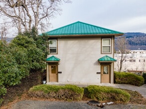 708 Columbia St, Hood River, OR à vendre Photo de l’immeuble– Image 1 sur 23