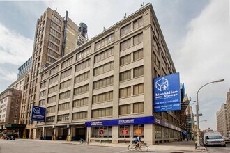 161 Varick St, New York, NY à louer Photo de l’immeuble– Image 1 sur 1