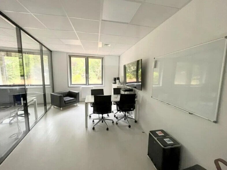18/20 Rue Des Gaudines, Saint-Germain-en-Laye à louer - Photo de l’immeuble – Image 2 sur 11