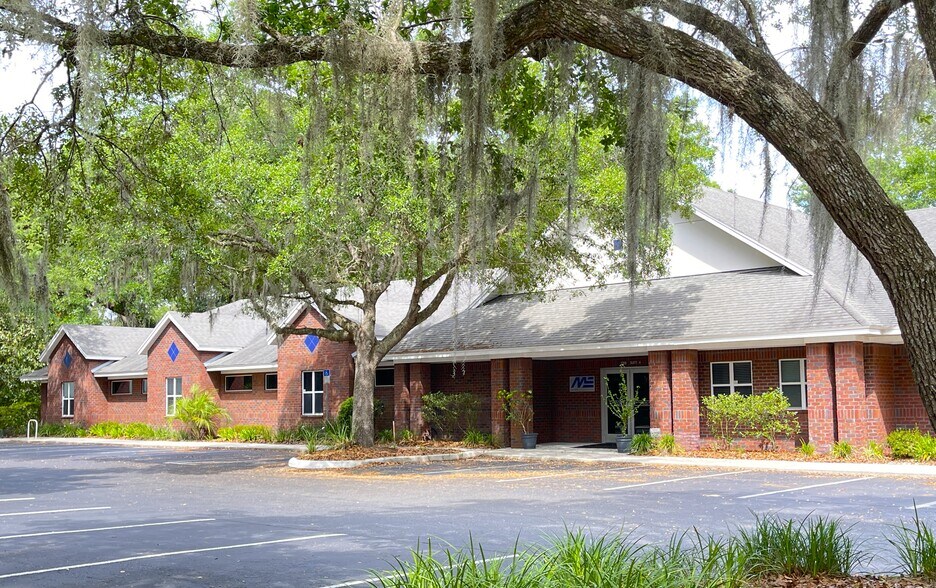 2209 NW 40th Ter, Gainesville, FL à louer - Photo de l’immeuble – Image 1 sur 14