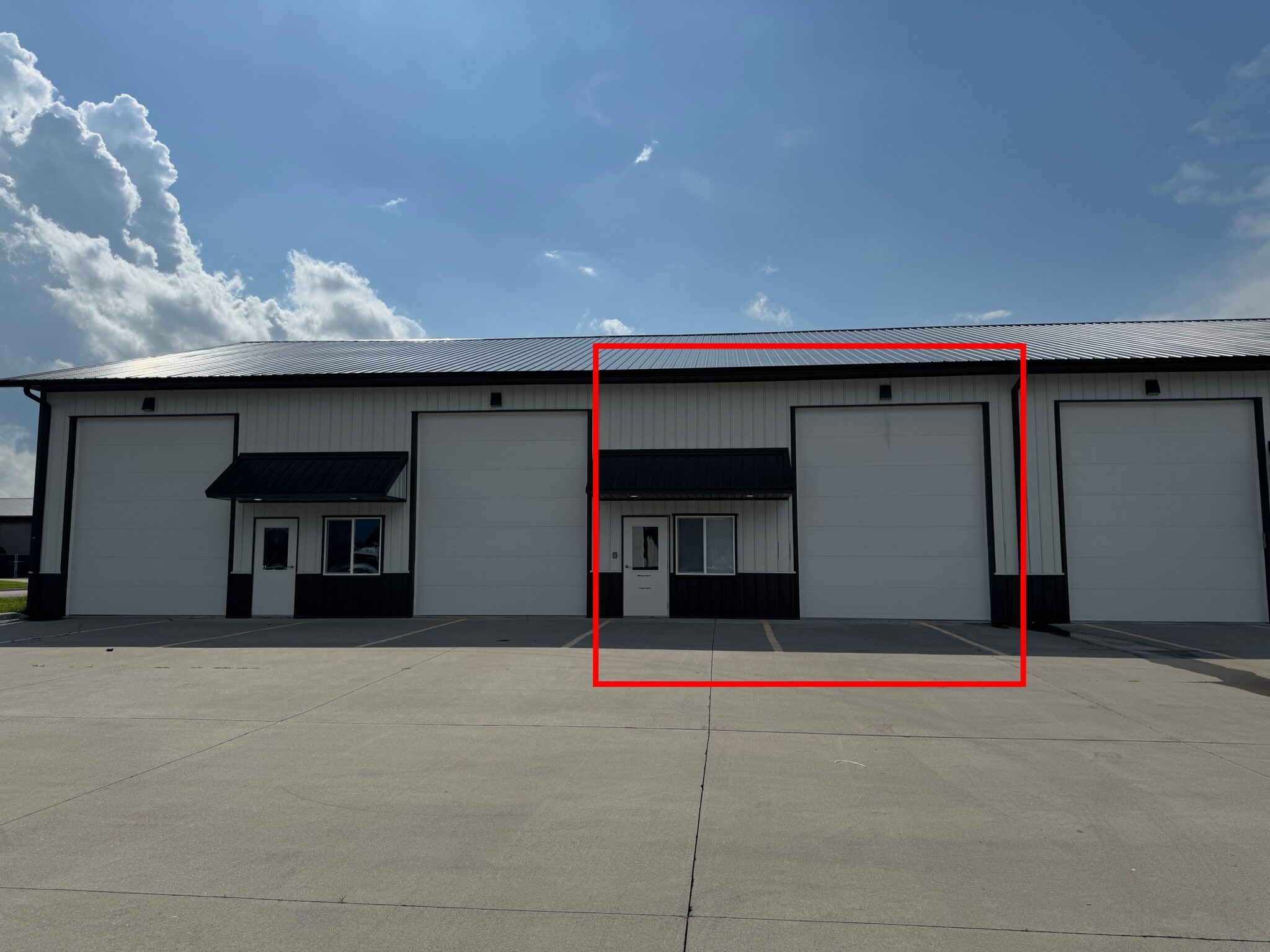 200 Greenfield Dr, Tiffin, IA à louer Photo intérieure– Image 1 sur 7