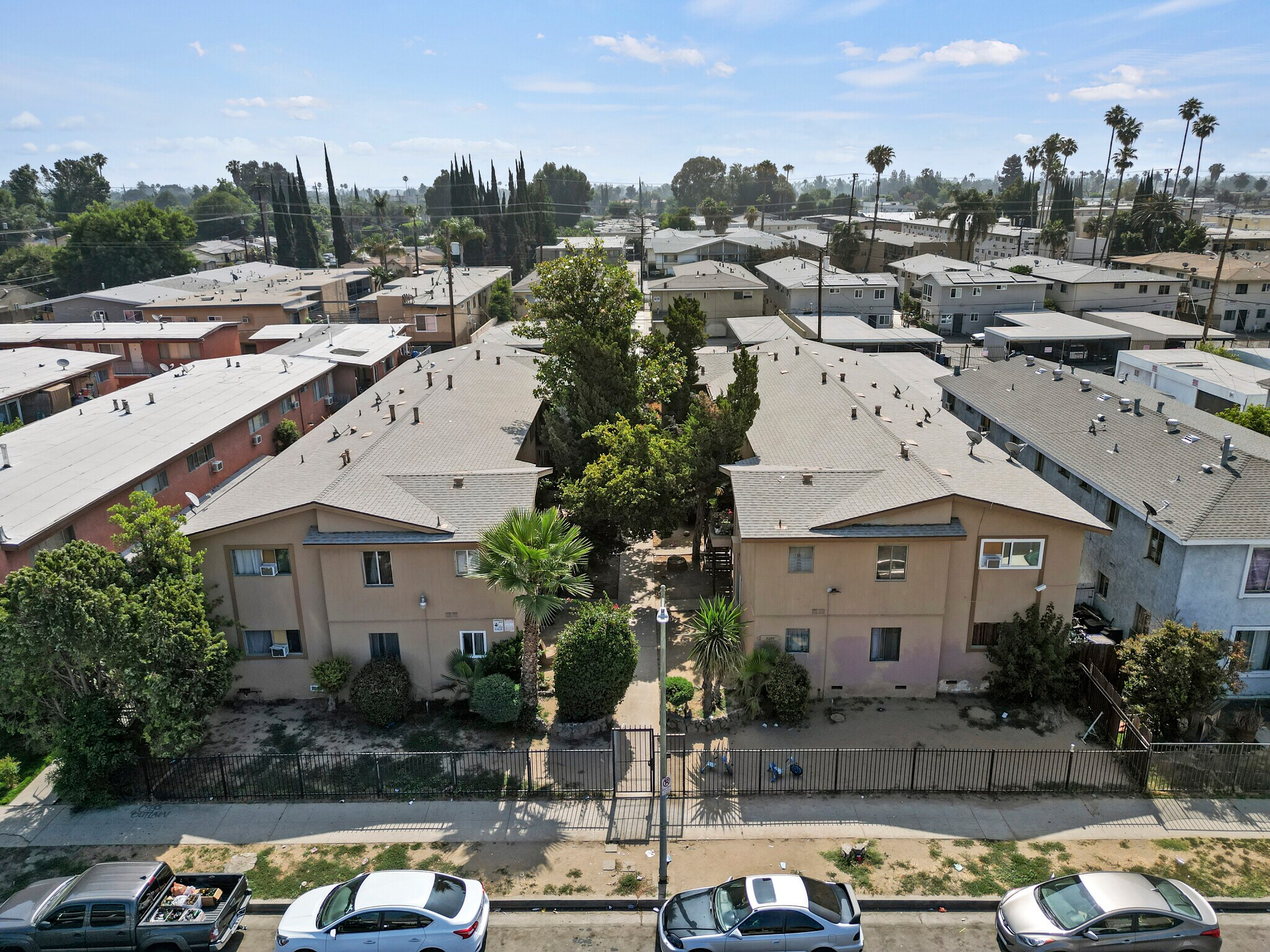 7336-7340 Milwood Ave, Canoga Park, Canoga Park, CA à vendre Photo principale– Image 1 sur 10