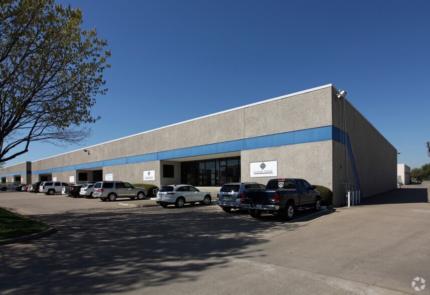 11431 Ferrell Dr, Farmers Branch, TX à louer - Photo de l’immeuble – Image 3 sur 6