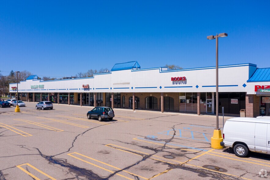 31072-31320 5 Mile Rd, Livonia, MI à louer - Photo de l’immeuble – Image 2 sur 19