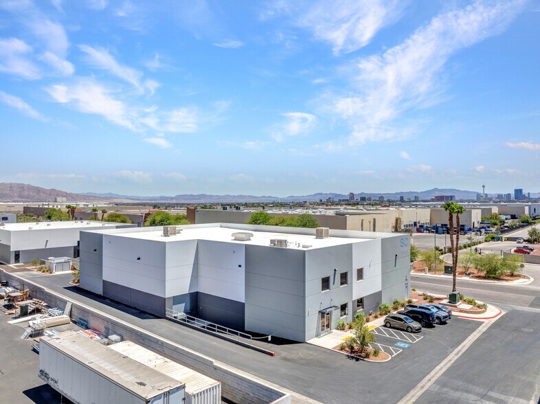 2730 Brooks Ave, North Las Vegas, NV à louer - Photo de l’immeuble – Image 2 sur 4