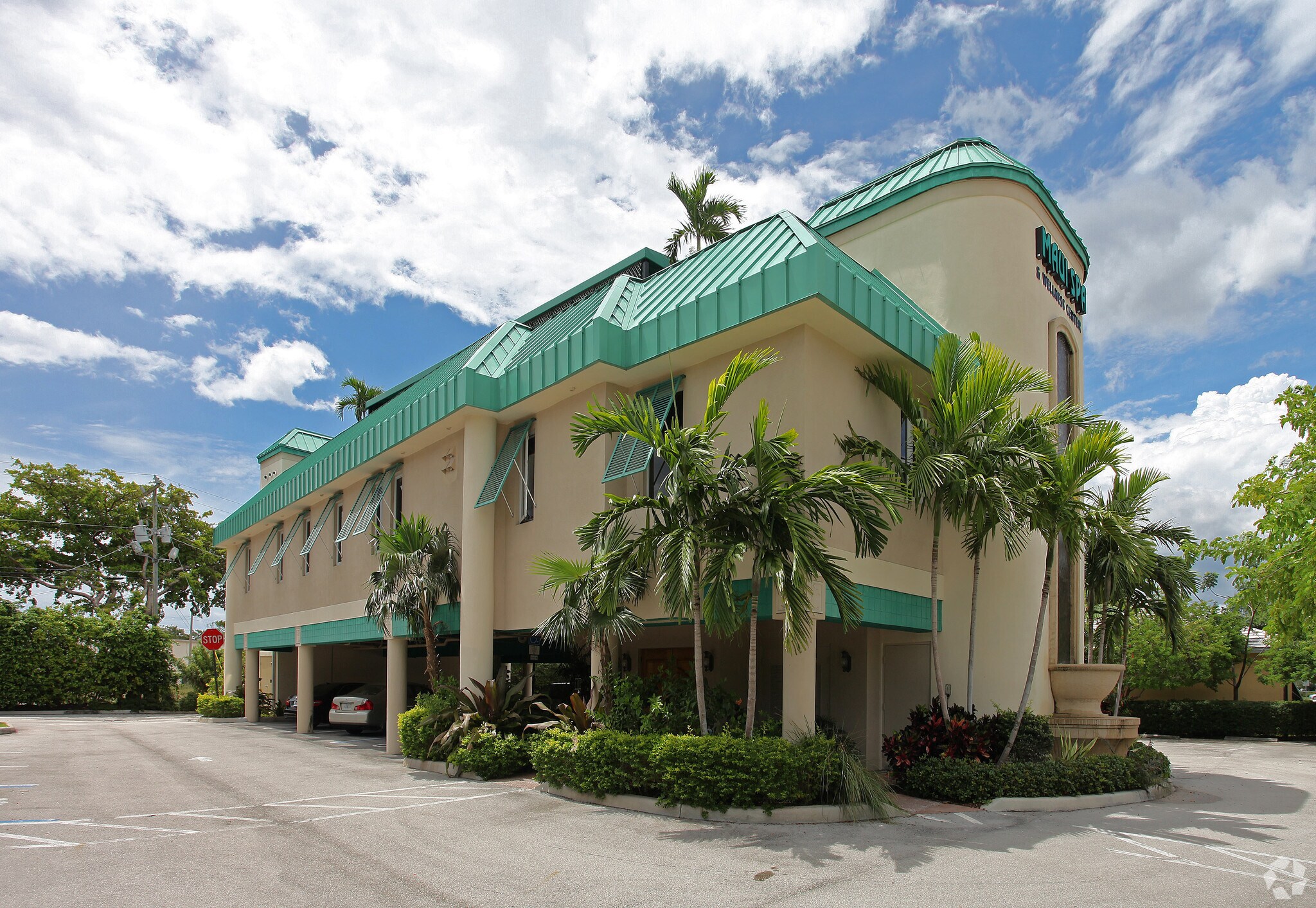 2100 NW 2nd Ave, Boca Raton, FL à louer Photo principale– Image 1 sur 21