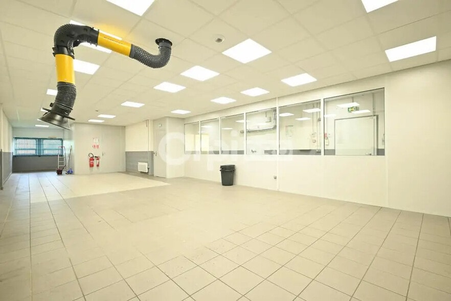 Bureau dans Villefontaine à louer - Photo intérieure – Image 1 sur 11