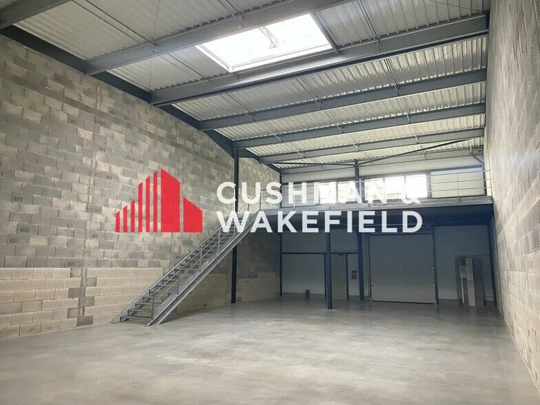 Local d'activités dans Montauban à vendre - Photo de l’immeuble – Image 3 sur 6