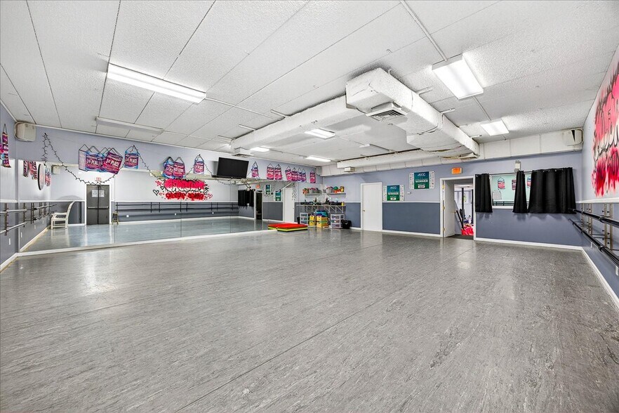 245 S Black Horse Pike, Mount Ephraim, NJ à vendre - Photo intérieure – Image 2 sur 4