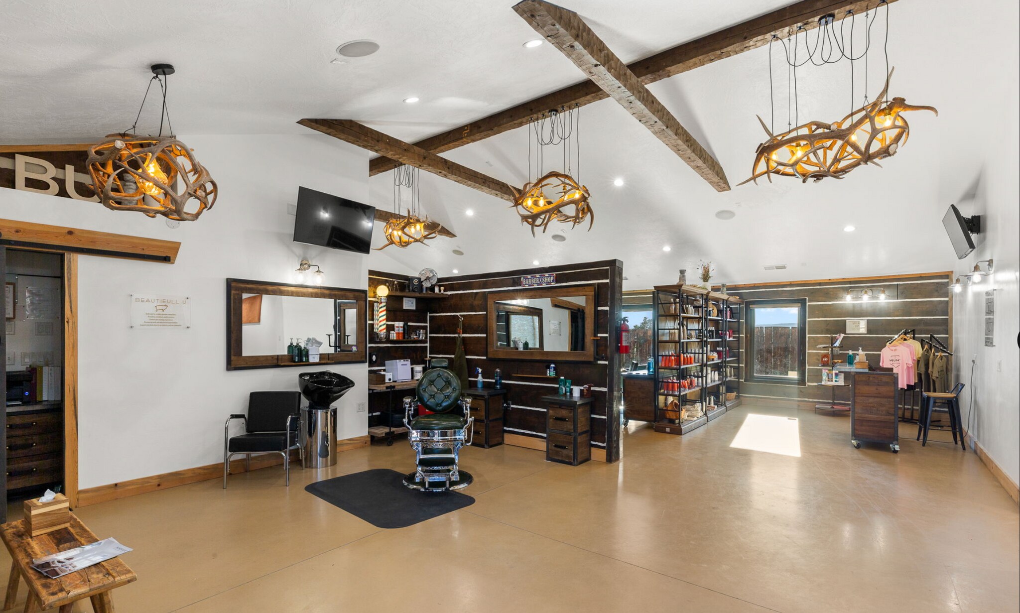 4365 E Mountain View Dr, Kanab, UT à vendre Photo de l’immeuble– Image 1 sur 16