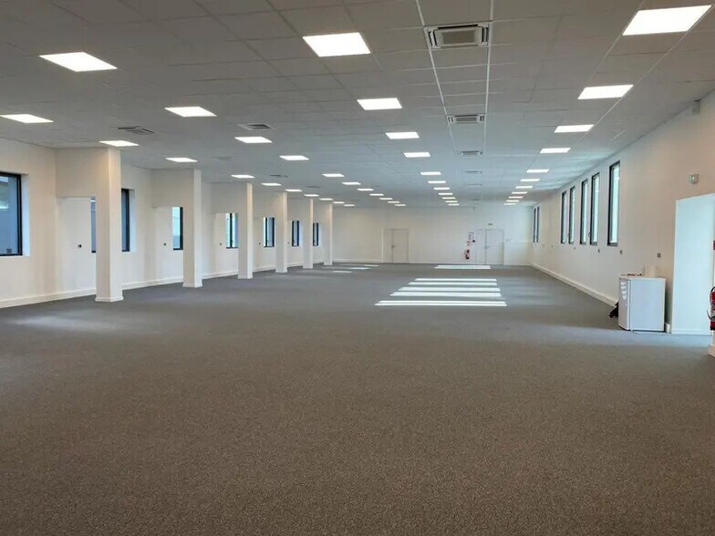 Bureau dans Argenteuil à louer - Photo de l’immeuble – Image 1 sur 12