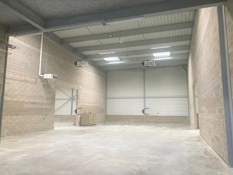Local d’activités dans Brétigny-sur-Orge à louer - Photo intérieure – Image 1 sur 5
