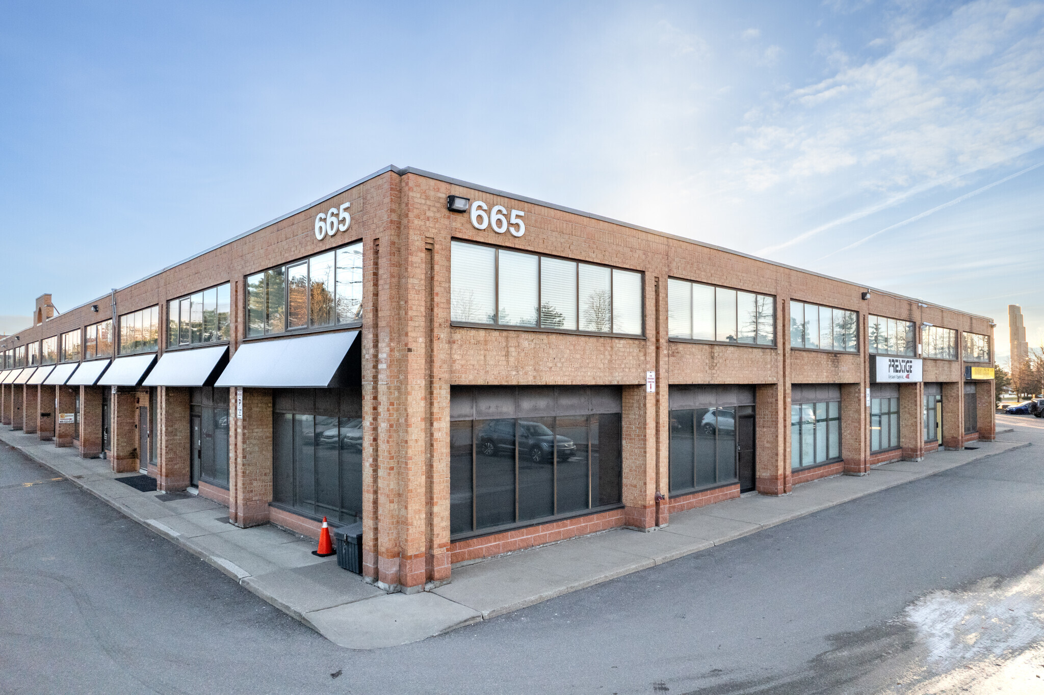 665 Millway Ave, Vaughan, ON à louer Photo principale– Image 1 sur 4