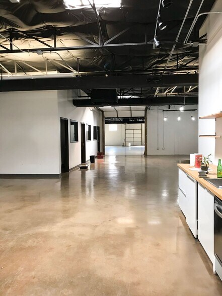 2007 Farrington St, Dallas, TX à louer - Photo de l’immeuble – Image 3 sur 8