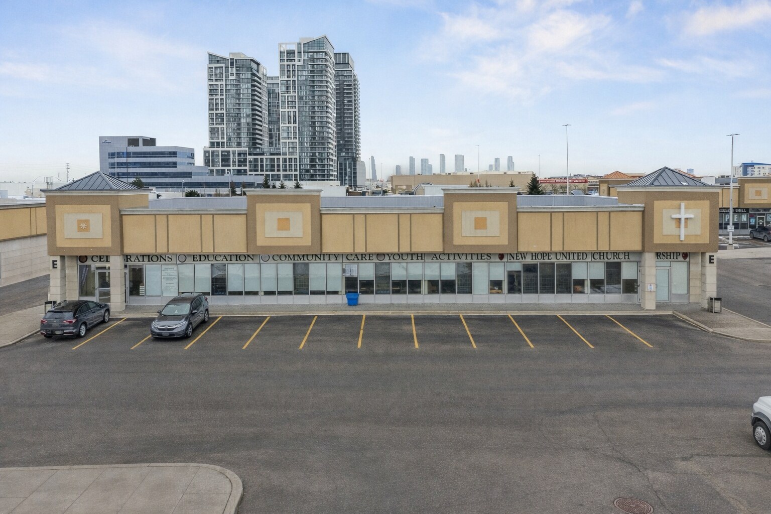 9100 Jane St, Vaughan, ON à louer Photo de l’immeuble– Image 1 sur 5