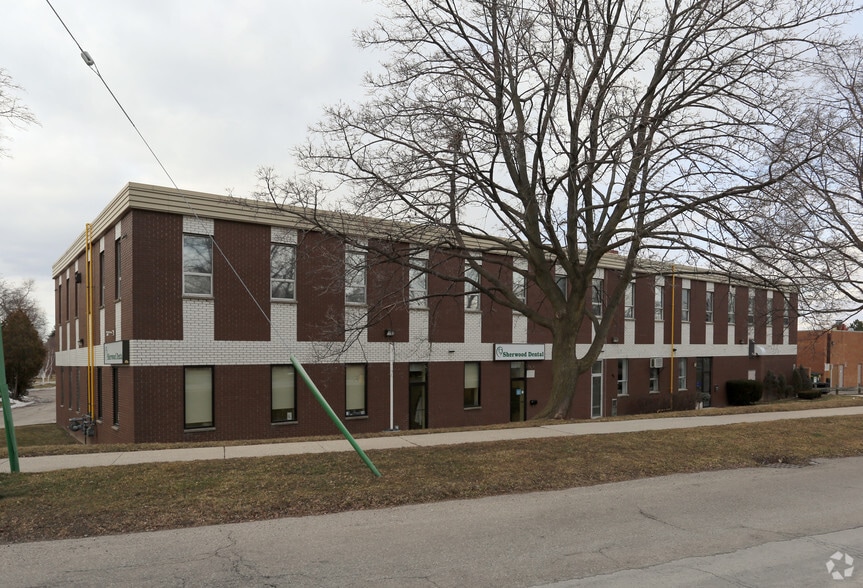 501 Krug St, Kitchener, ON à louer - Photo de l’immeuble – Image 3 sur 5