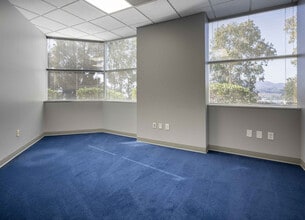 40 W Cochran St, Simi Valley, CA à louer Photo intérieure– Image 2 sur 4