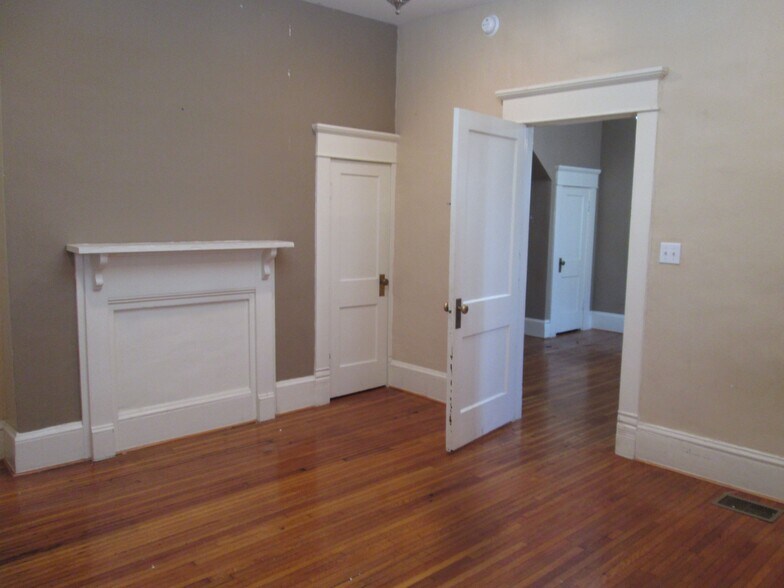 1414 3rd St SW, Roanoke, VA à vendre - Photo intérieure – Image 3 sur 9