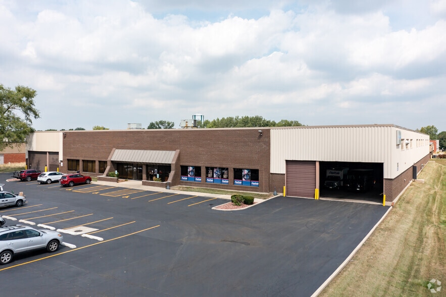 7630 S Madison St, Willowbrook, IL à louer - Photo de l’immeuble – Image 2 sur 6