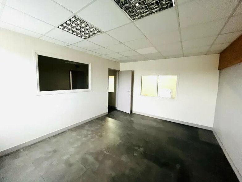 Local d’activités dans Harfleur à louer - Photo intérieure – Image 2 sur 5