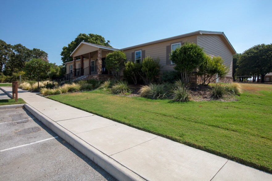 601 Old Base Rd, Aurora, TX à louer - Photo de l’immeuble – Image 2 sur 13