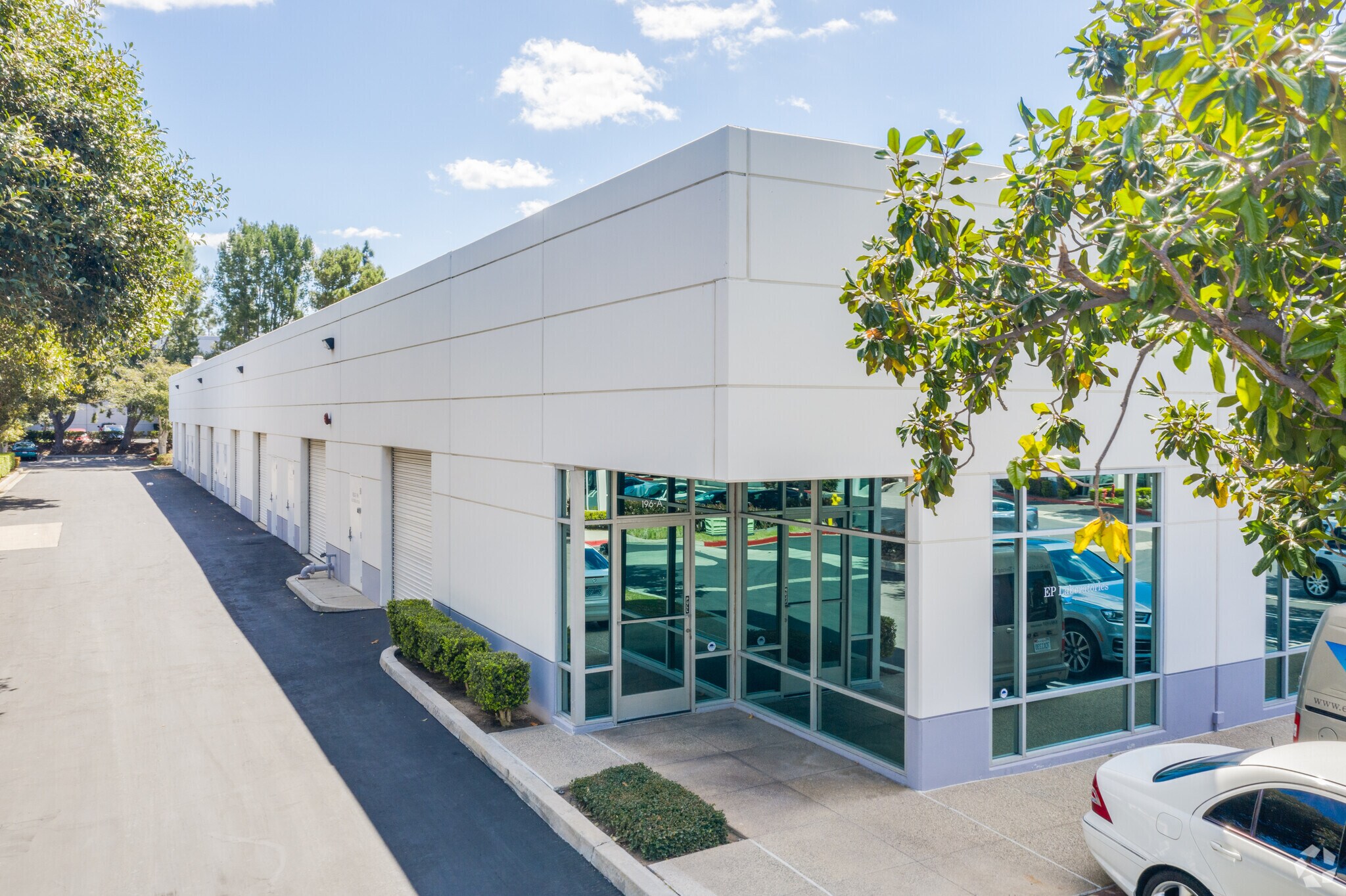 196 Technology Dr, Irvine, CA à louer Photo principale– Image 1 sur 9