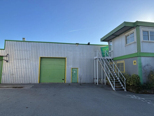 Plus de détails pour Local d'activités à louer