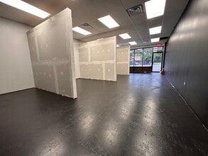 815 N Noland Rd, Independence, MO à louer Photo intérieure– Image 2 sur 9