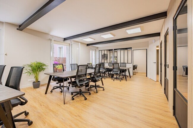 Plus de détails pour 62 Bis Rue Jean-Baptiste Pigalle, Paris - Coworking à louer