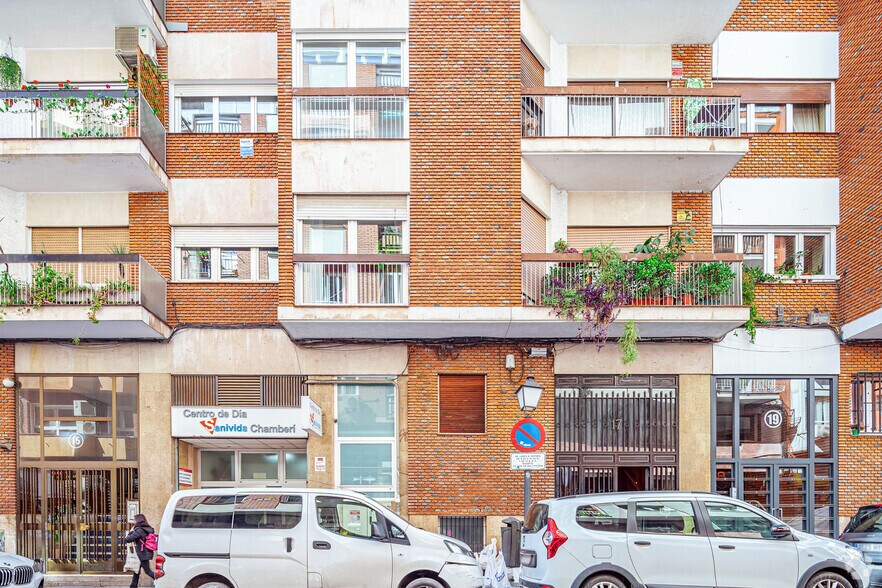 Immeuble residentiel dans Madrid, Madrid à vendre - Photo de l’immeuble – Image 2 sur 2