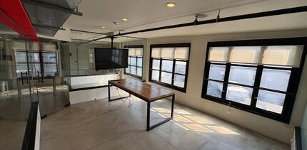 240 W Chapman Ave, Orange, CA à louer Photo intérieure– Image 2 sur 4