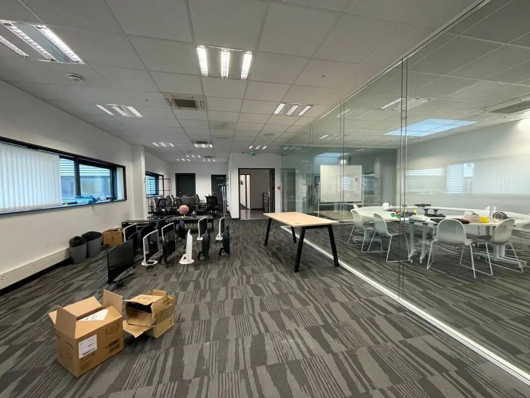 Industriel/Logistique dans Ivry-sur-Seine à louer Photo de l’immeuble– Image 1 sur 5