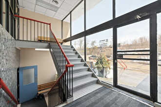 1775 Courtwood Cres, Ottawa, ON à louer Photo intérieure– Image 2 sur 10