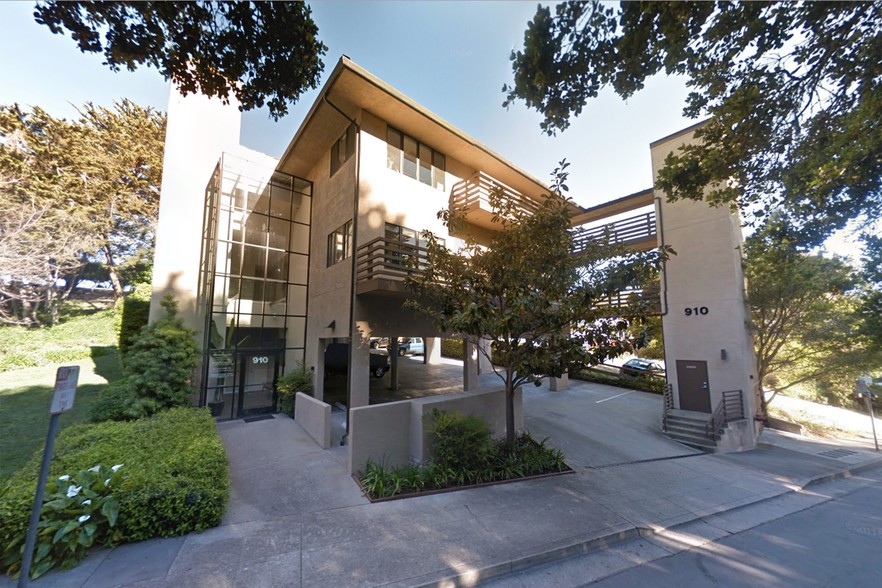 910 Major Sherman Ln, Monterey, CA à louer - Photo de l’immeuble – Image 1 sur 24