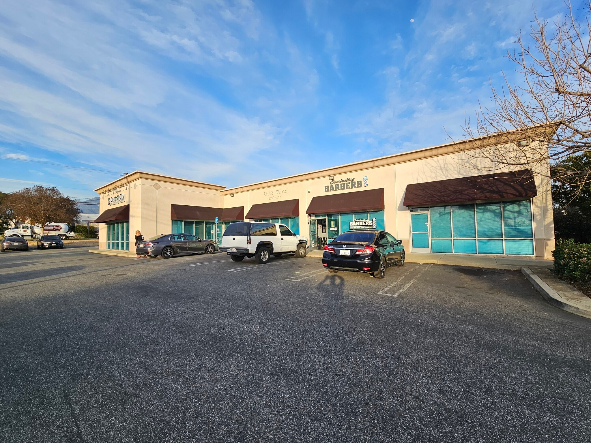 180 N Benson Ave, Upland, CA à louer Photo intérieure– Image 1 sur 13