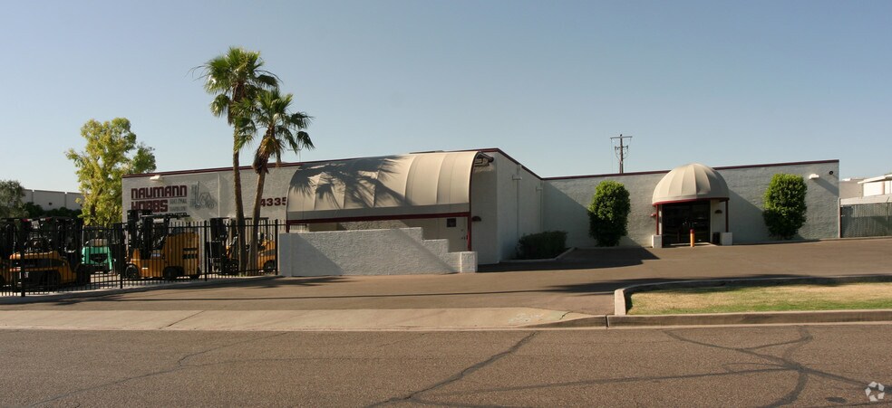 4335 E WOOD ST & 4320 E BROADWAY RD portefeuille de 2 biens à vendre sur LoopNet.fr - Photo principale – Image 2 sur 4