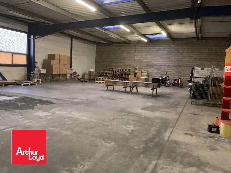 Local d’activités dans Dreux à louer - Photo de l’immeuble – Image 2 sur 3
