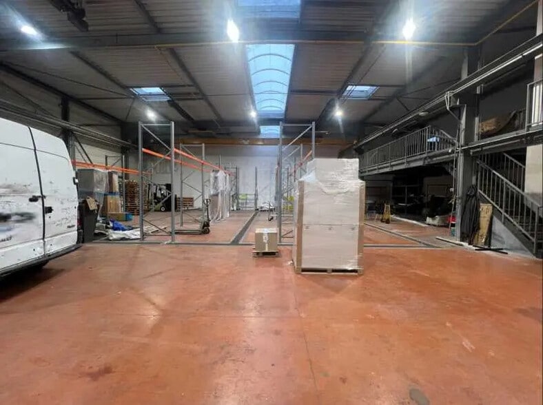 Bureau dans Bron à louer - Photo intérieure – Image 3 sur 8